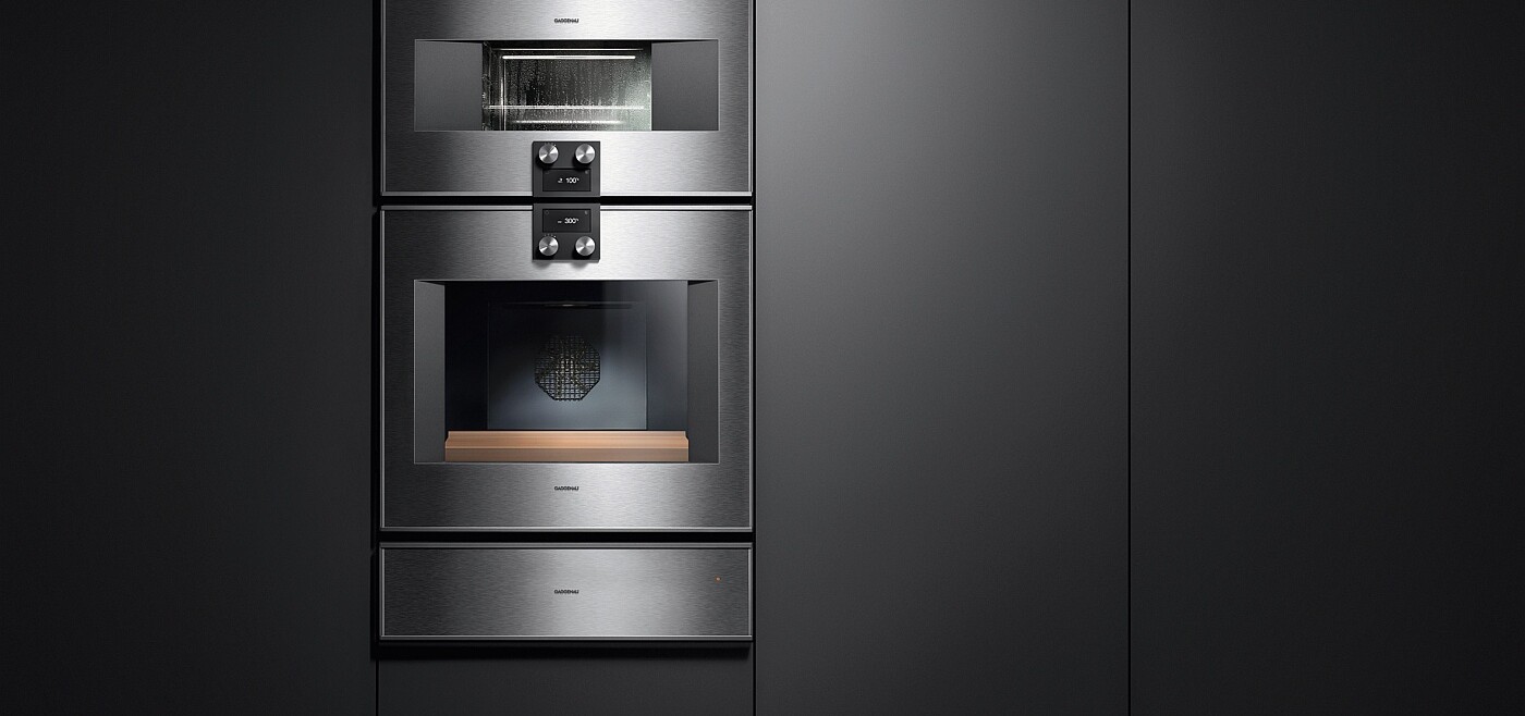 Gaggenau Backofen 451 mit Backstein, darüber Dampfbackofen, darunter eine Wärmeschublade (Foto: Gaggenau) Gaggenau Backofen 451 mit Backstein, darüber Dampfbackofen, darunter eine Wärmeschublade (Foto: Gaggenau)