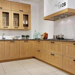 L-Küche mit Rahmenfronten im Trendfurnier Eiche: moderner Landhausstil L-Küche mit Rahmenfronten im Trendfurnier Eiche: moderner Landhausstil